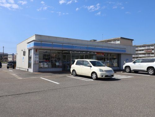 近くのローソン長岡左近店まで280m（徒歩4分）