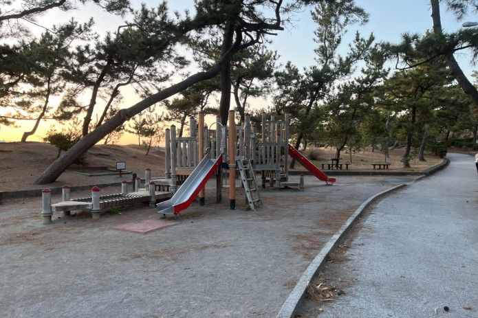 近くの葉山公園まで643m（徒歩9分）