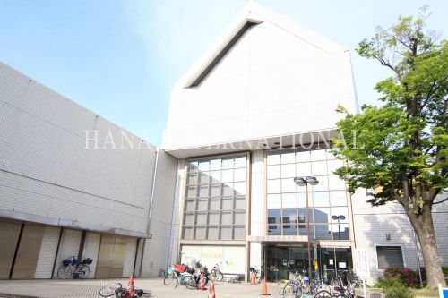 近くの浦安市立図書館猫実分館まで938m（徒歩12分）