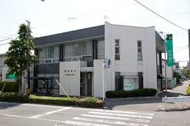 近くの群馬銀行大利根出張所まで259m（徒歩4分）