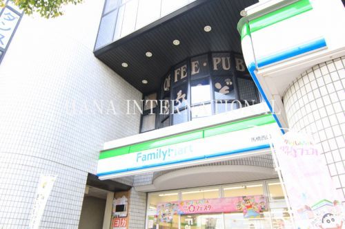 近くのファミリーマート馬橋西口店まで759m（徒歩10分）