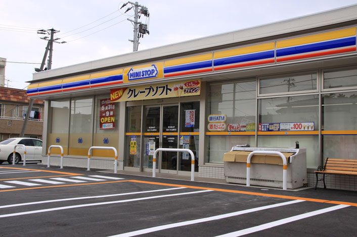 近くのコンビニまで1,090m（徒歩14分）