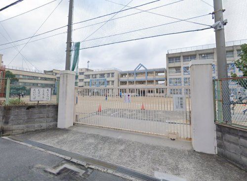 近くの東大阪市立森河内小学校まで674m(徒歩9分)