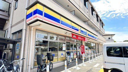 近くのミニストップ神代植物公園前店まで540m(徒歩7分)