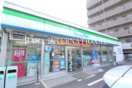 近くのファミリーマート 鹿骨前沼橋店まで265m（徒歩4分）