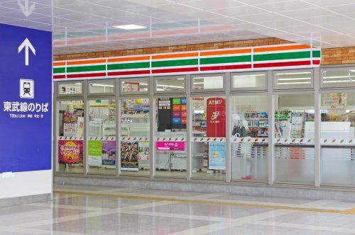 近くのセブンイレブン 東武太田駅店まで731m（徒歩10分）