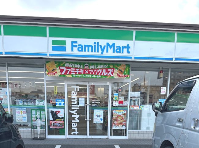 近くのファミリーマート 前橋下小出町店まで323m(徒歩5分)