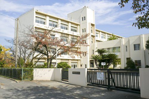 近くの東海市立大田小学校まで588m（徒歩8分）