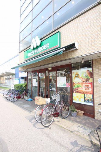 近くのモスバーガーせんげん台駅前店まで461m（徒歩6分）