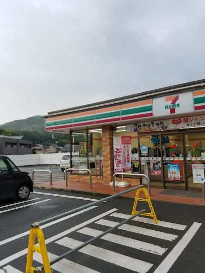 近くのセブンイレブン 倉敷市立短大前店まで100m（徒歩2分）