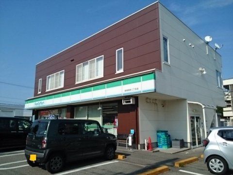 近くのコンビニまで986m（徒歩13分）