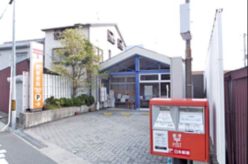 近くの門真月出郵便局まで279m（徒歩4分）