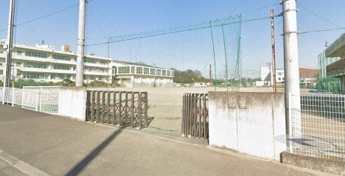 近くの前橋市立大胡中学校まで1,021m（徒歩13分）