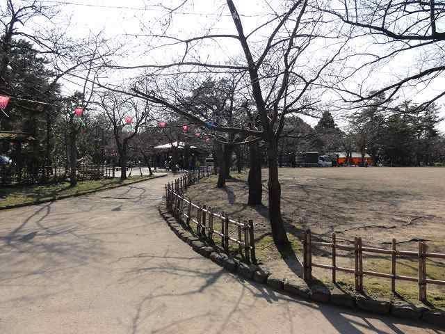 近くの高岡古城公園まで1,021m（徒歩13分）