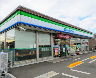 近くのコンビニまで413m（徒歩6分）