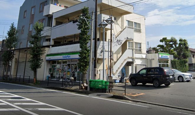 近くのコンビニまで953m（徒歩12分）