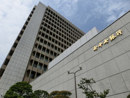 近くの七十七銀行　本店まで744m（徒歩10分）