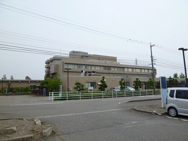 近くに射水市民病院あり