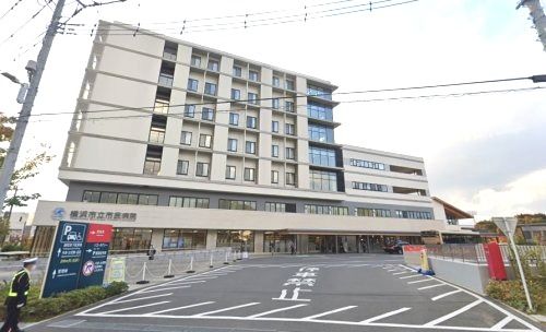 近くの横浜市立市民病院まで764m(徒歩10分)