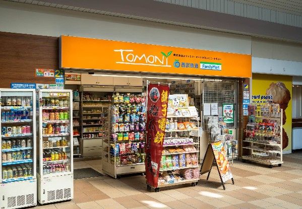 近くのファミリーマート トモニー花小金井駅/S店まで128m(徒歩2分)