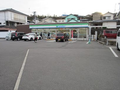 近くのファミリーマート延岡塩浜店まで646m(徒歩9分)