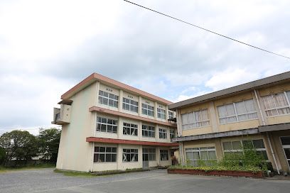 近くの延岡市立土々呂中学校まで2,124m(徒歩27分)