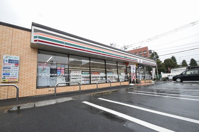 近くのコンビニまで224m（徒歩3分）