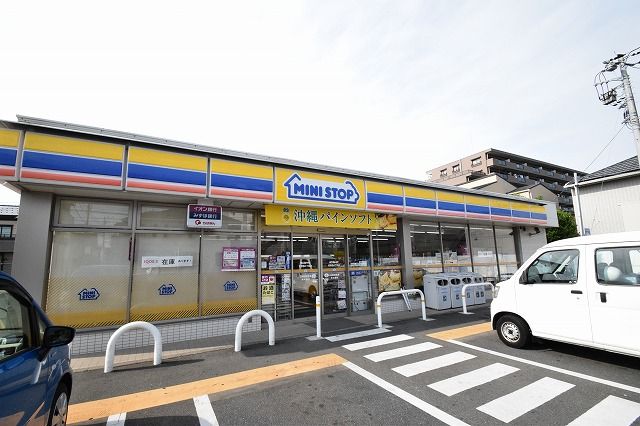 近くのコンビニまで209m（徒歩3分）