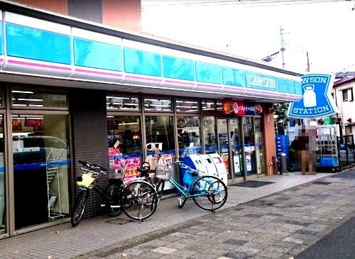 近くのローソン 川崎市電通り店まで409m（徒歩6分）