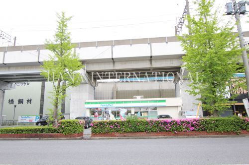 近くのファミリーマート浦安若潮通り店まで861m（徒歩11分）