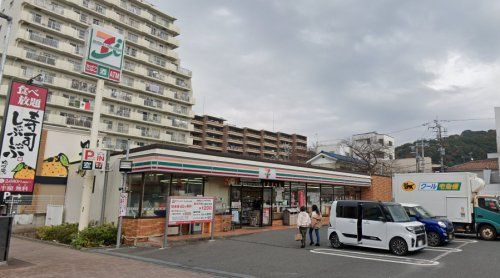 近くのセブンイレブン 横須賀北久里浜店まで302m（徒歩4分）