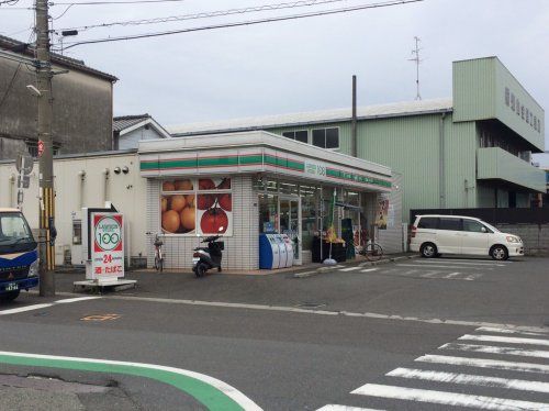 近くのコンビニまで117m（徒歩2分）