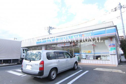 近くのコンビニまで1,373m（徒歩18分）