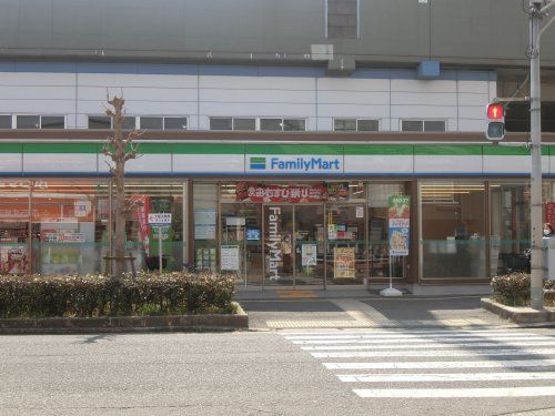 近くのファミリーマート 守口市駅東店まで104m(徒歩2分)