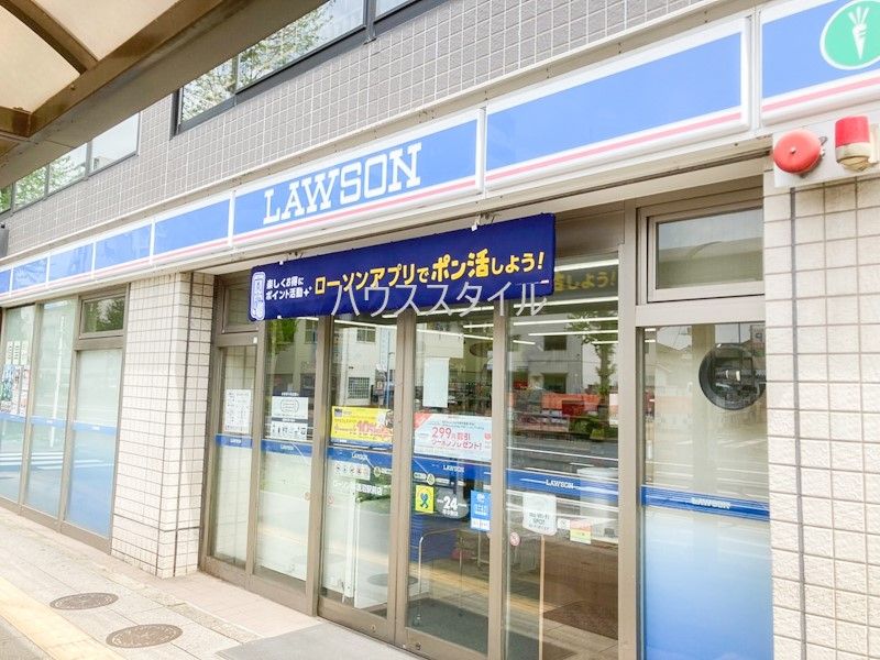 近くのローソン 本蓮沼駅前店まで917m（徒歩12分）