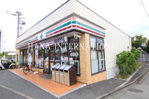 近くのセブン-イレブン 足立西綾瀬3丁目店まで1,373m(徒歩18分)