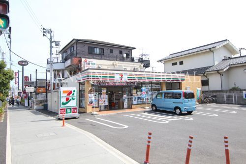 近くのコンビニまで132m（徒歩2分）