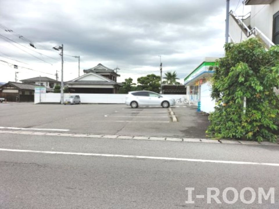 近くのコンビニまで125m（徒歩2分）