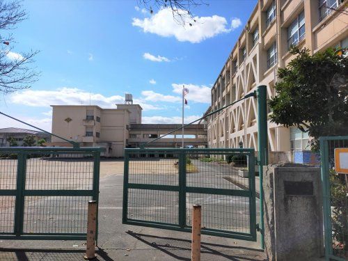 近くの江南市立宮田小学校まで856m（徒歩11分）