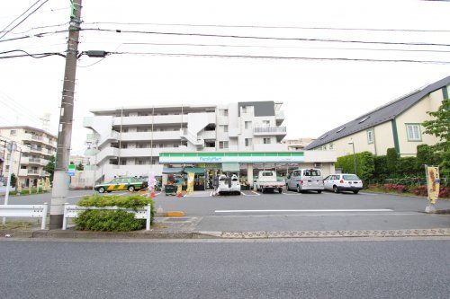 近くのファミリーマートまるいし希望丘店まで741m(徒歩10分)