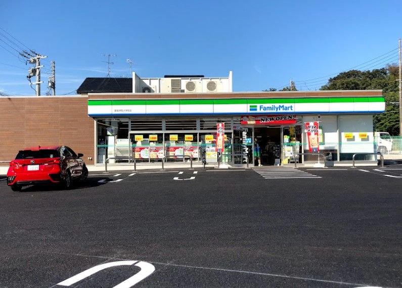 近くのファミリーマート 愛知学院大学前店まで404m(徒歩6分)