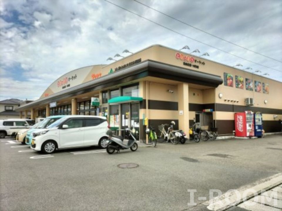 近くの松山生協 椿店まで490m（徒歩7分）