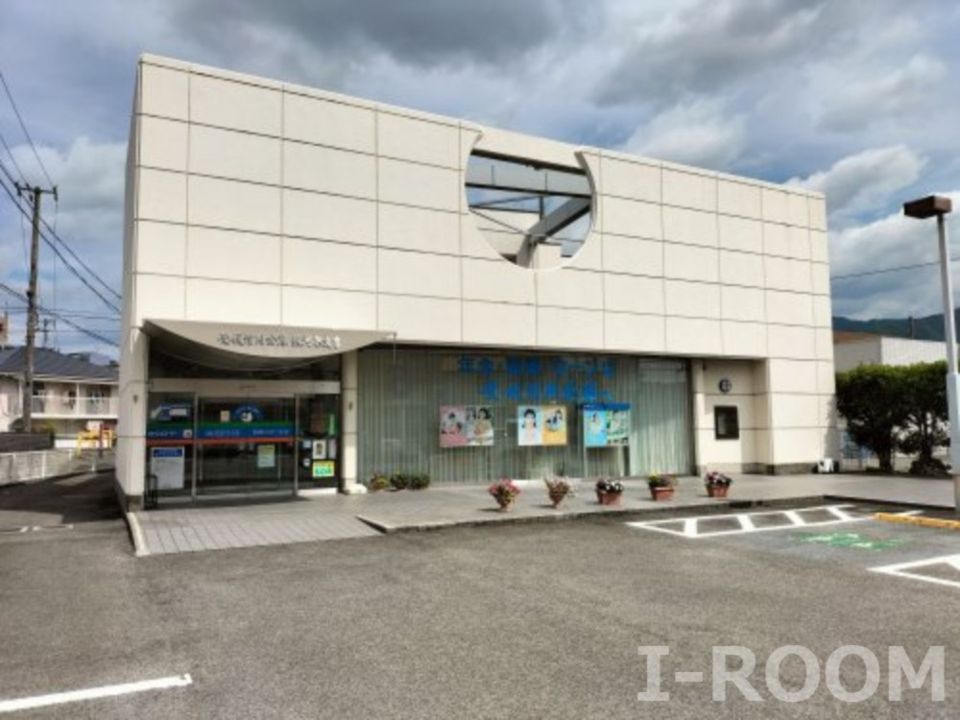 近くの愛媛信用金庫横河原支店まで409m(徒歩6分)