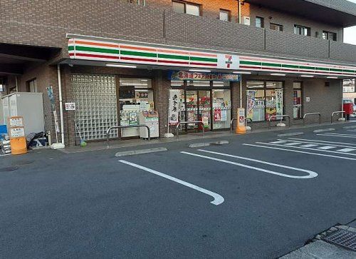 近くのコンビニまで155m（徒歩2分）