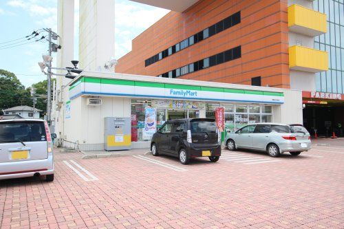 近くのファミリーマート 宗像ZONE店まで795m（徒歩10分）