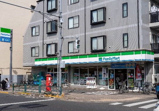 近くのファミリーマート 小金井桜町店まで621m(徒歩8分)