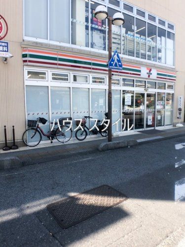 近くのセブンイレブン 西川口駅西口店まで526m（徒歩7分）