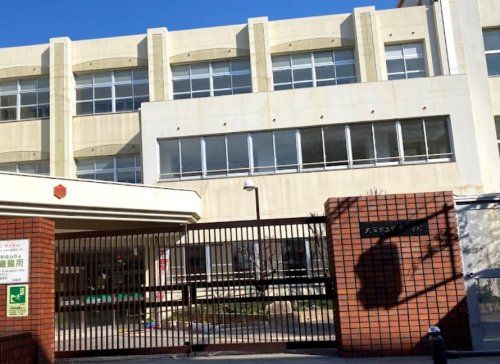 近くの大阪市立鶴見小学校まで622m(徒歩8分)