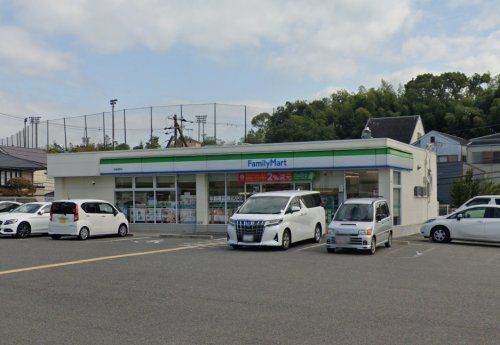 近くのコンビニまで550m（徒歩7分）