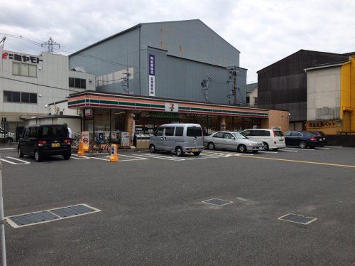 近くのセブン-イレブン門真岸和田1丁目店まで412m(徒歩6分)